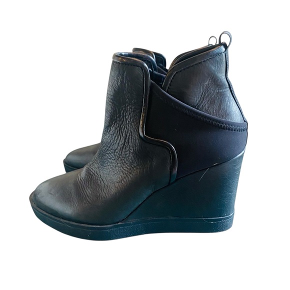 Donald Pliner Black Leather LuLuu Ankle Boots Sz 8 - Picture 1 of 7